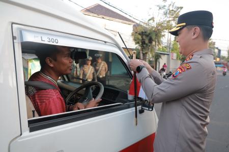 TEBAR SEMANGAT MERAH PUTIH KAPOLRE