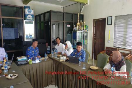 Perhutani Serahkan Bantuan TJS