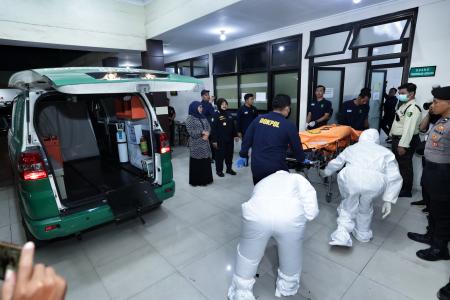 Polda Jatim Serahkan 3 Jenazah Santri