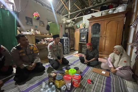 Kapolres Situbondo Beri Santunan untuk