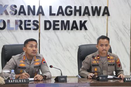 KAPOLRES DEMAK TEKANKAN STANDAR KE