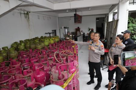 Polrestabes Surabaya Ungkap Sindikat Pengoplos LPG Bersubsidi 3kg ke 1